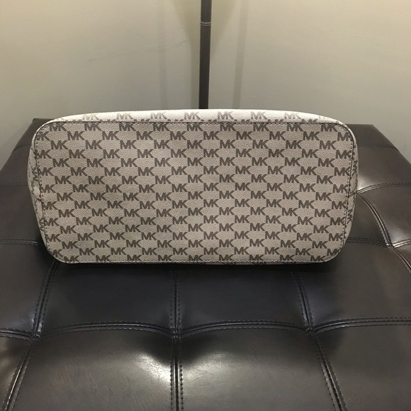 Michael Kors Tote XXXSoldXXX - Picture 3 of 7